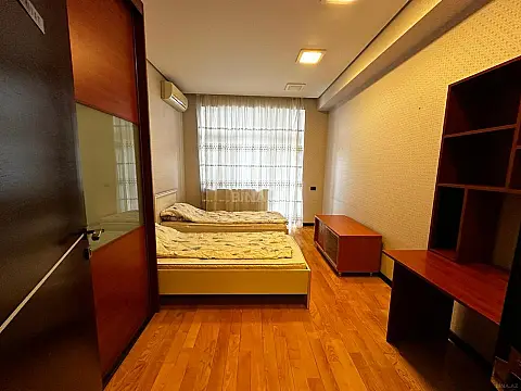 Kirayə verilir 4 otaqlı mənzil 195 m²