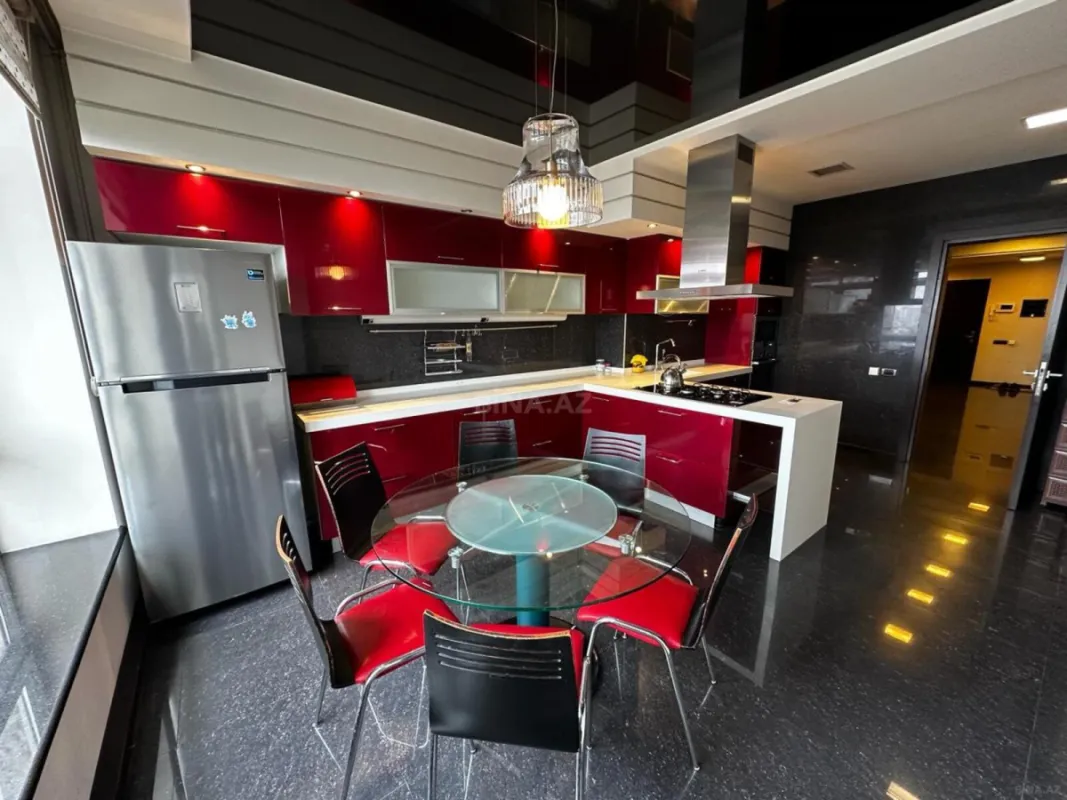 Kirayə verilir 4 otaqlı mənzil 195 m²