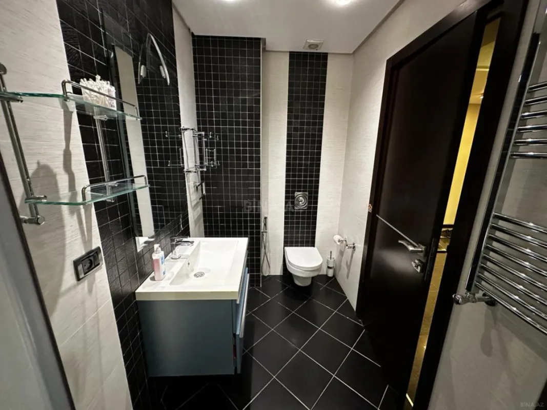 Kirayə verilir 4 otaqlı mənzil 195 m²