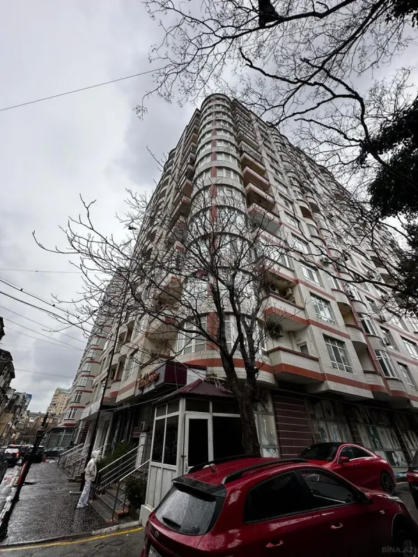 Kirayə verilir 4 otaqlı mənzil 195 m²
