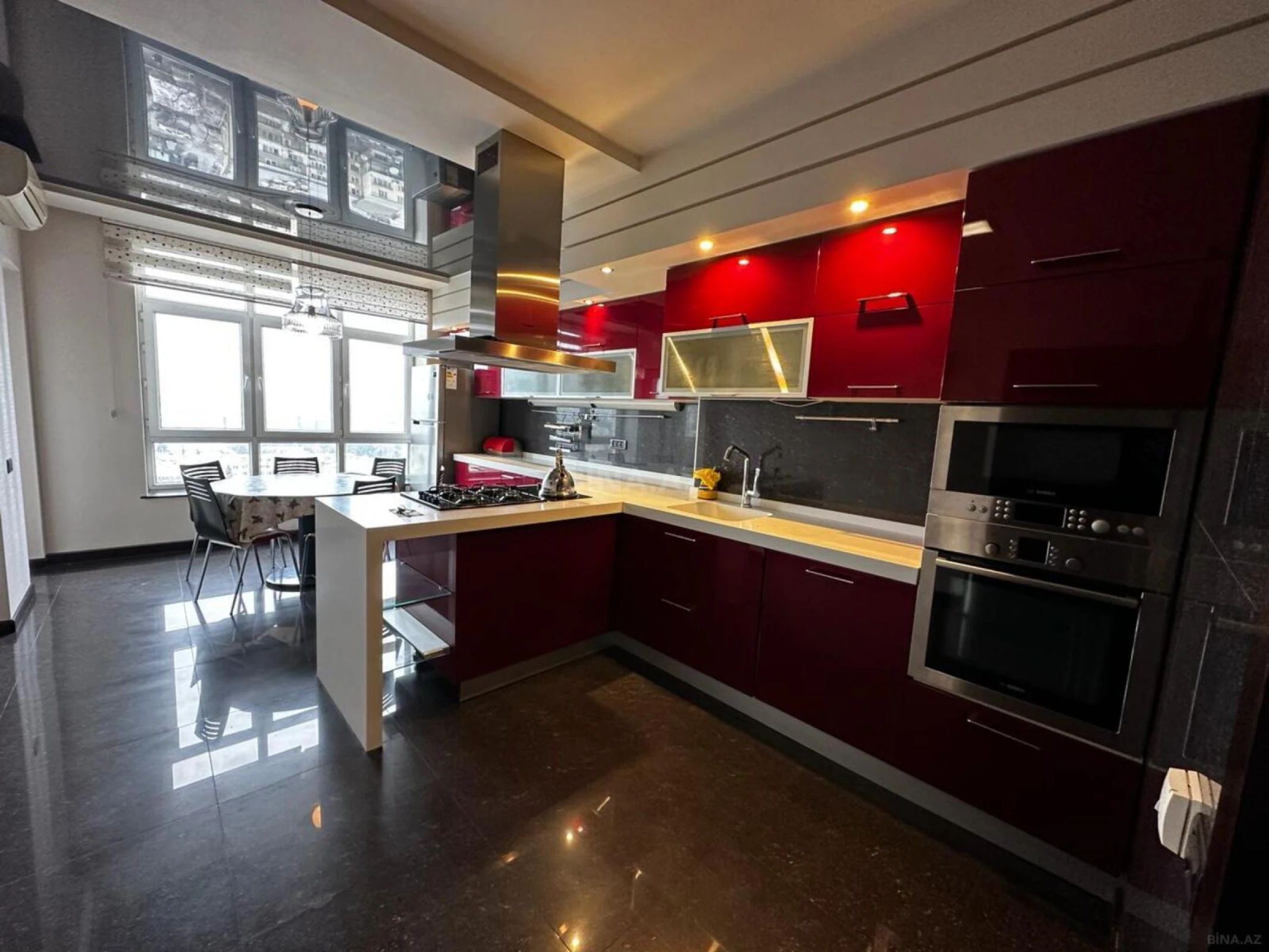 Kirayə verilir 4 otaqlı mənzil 195 m²
