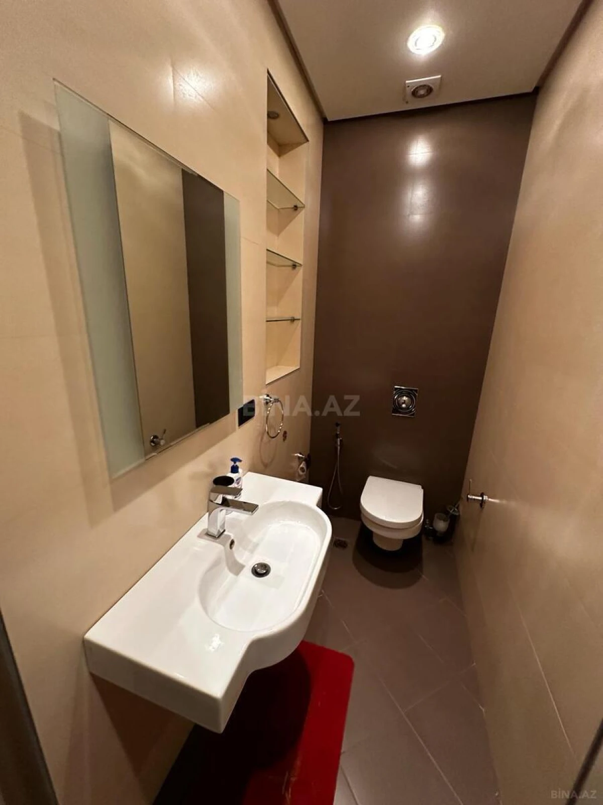 Kirayə verilir 4 otaqlı mənzil 195 m²