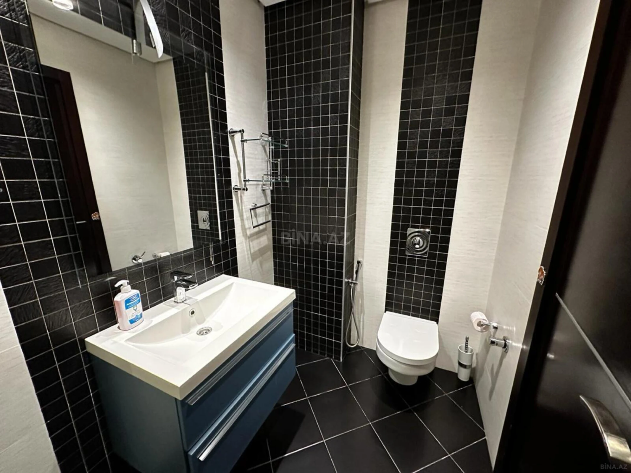 Kirayə verilir 4 otaqlı mənzil 195 m²