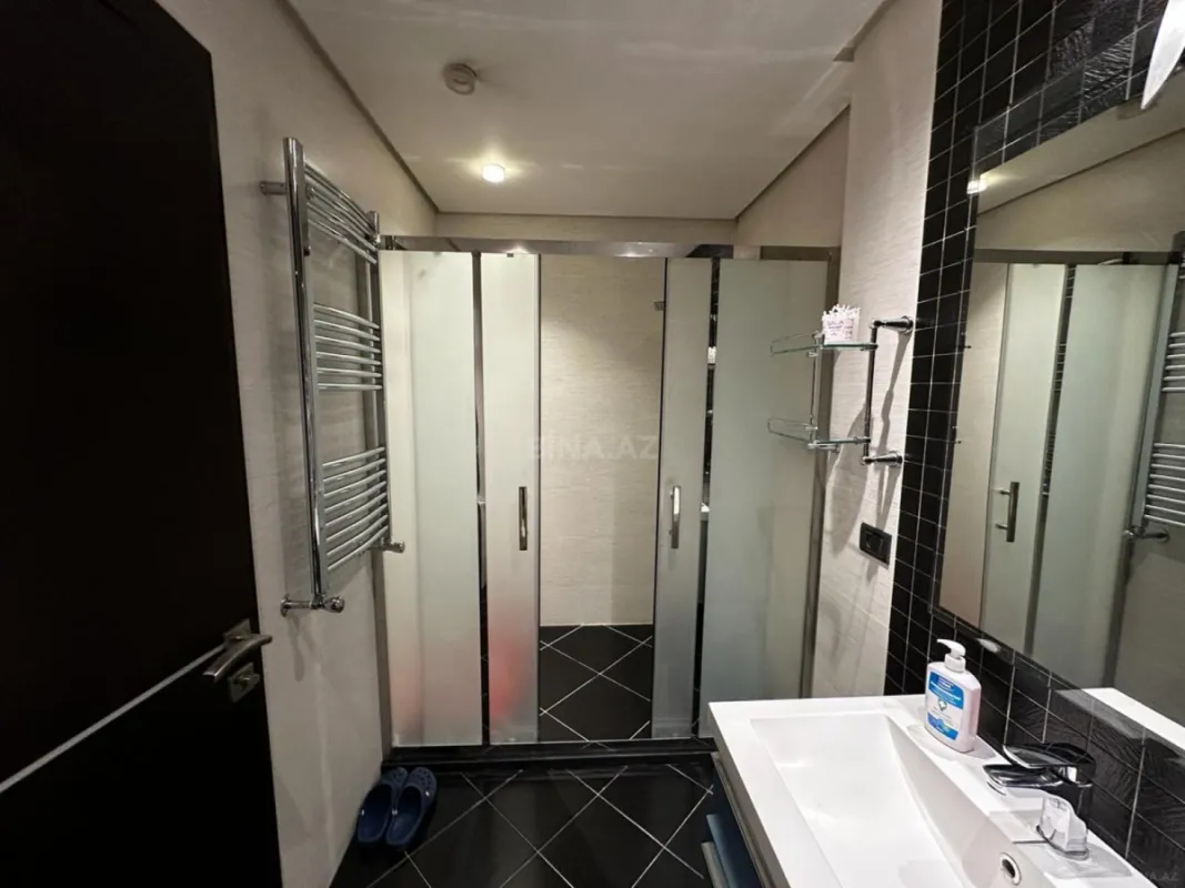 Kirayə verilir 4 otaqlı mənzil 195 m²