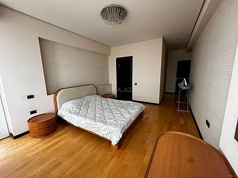 Kirayə verilir 4 otaqlı mənzil 195 m²