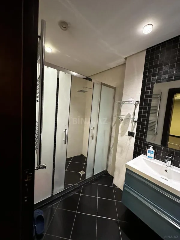 Kirayə verilir 4 otaqlı mənzil 195 m²