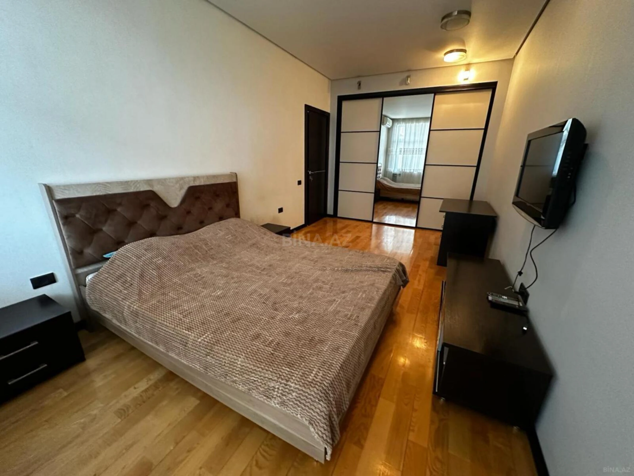 Kirayə verilir 4 otaqlı mənzil 195 m²
