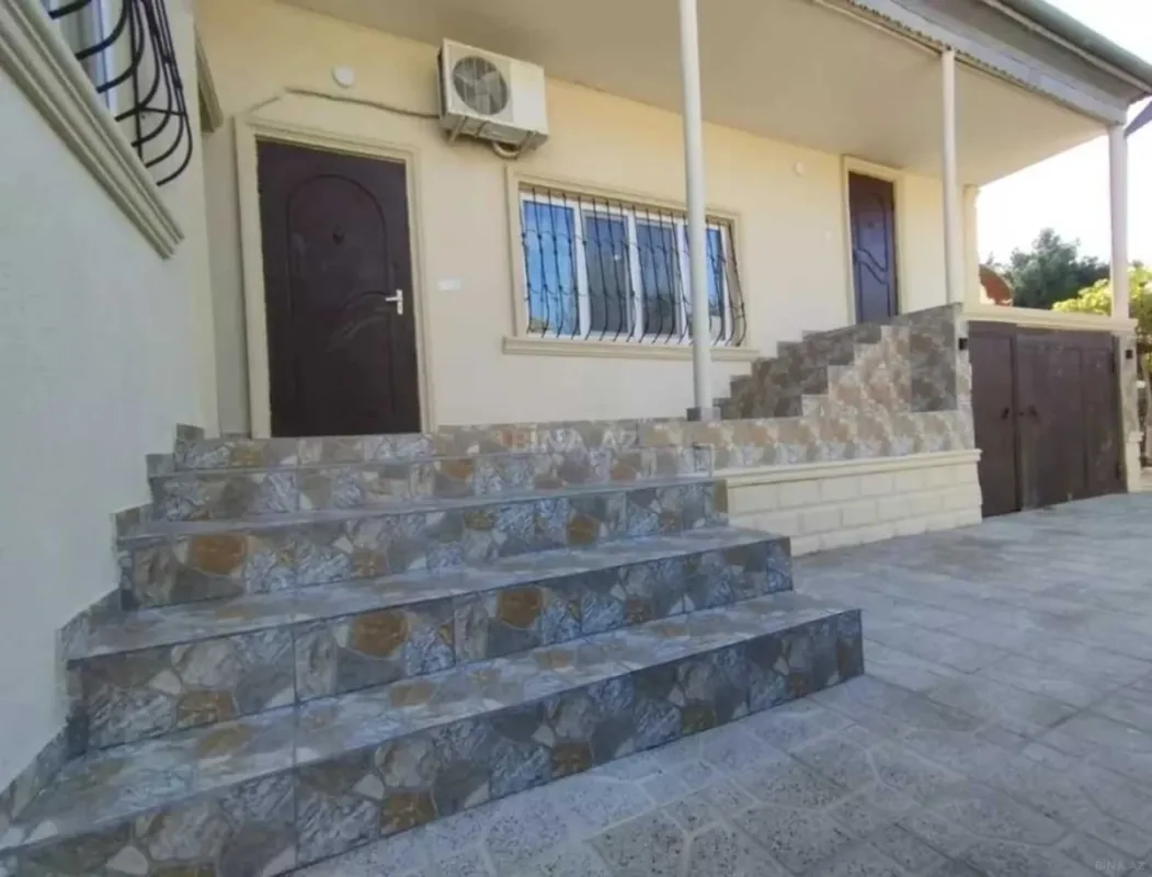 Satılır 6 otaqlı həyət evi 250 m²