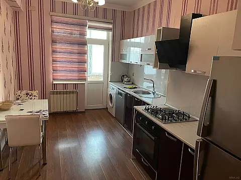 Kirayə verilir 4 otaqlı mənzil 180 m²