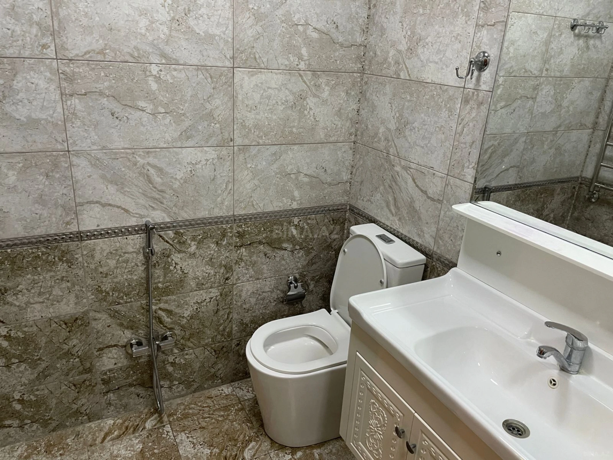 Kirayə verilir 4 otaqlı mənzil 180 m²