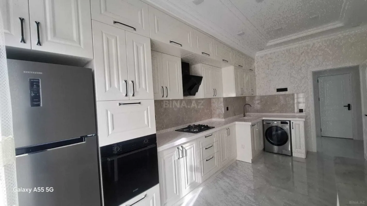 Kirayə verilir 4 otaqlı mənzil 140 m²