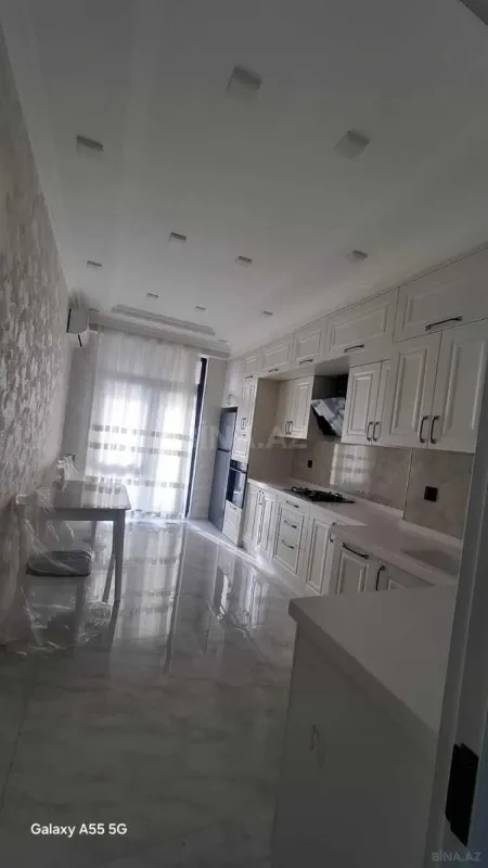 Kirayə verilir 4 otaqlı mənzil 140 m²
