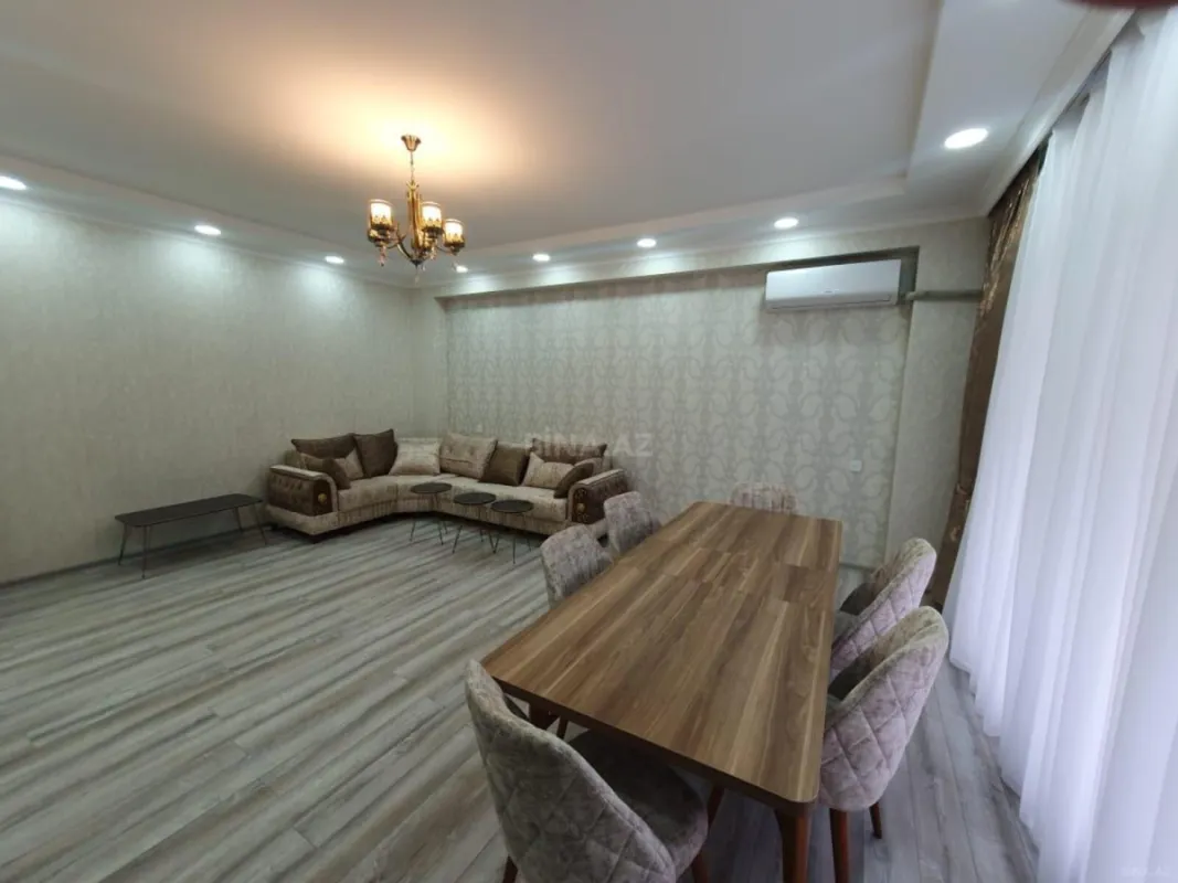 Kirayə verilir 2 otaqlı mənzil 110 m²