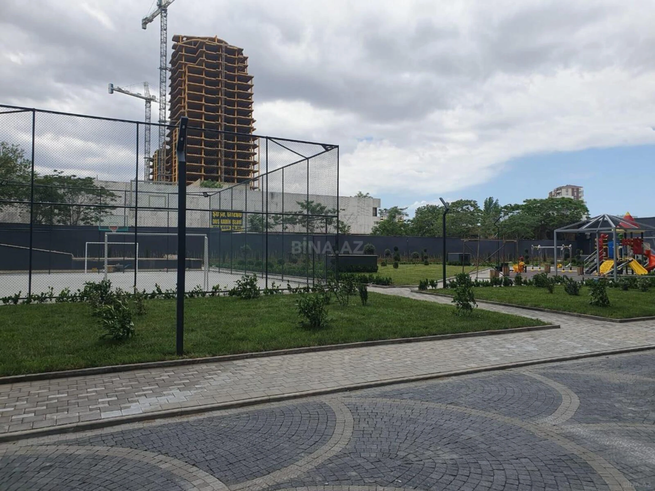 Kirayə verilir 2 otaqlı mənzil 110 m²