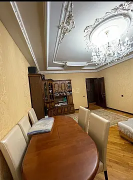 Satılır 4 otaqlı mənzil 145 m²