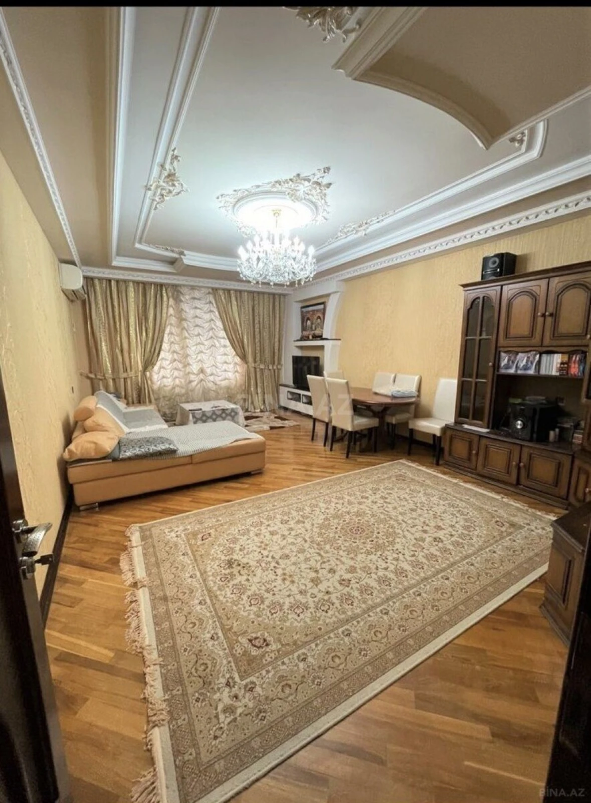 Satılır 4 otaqlı mənzil 145 m²