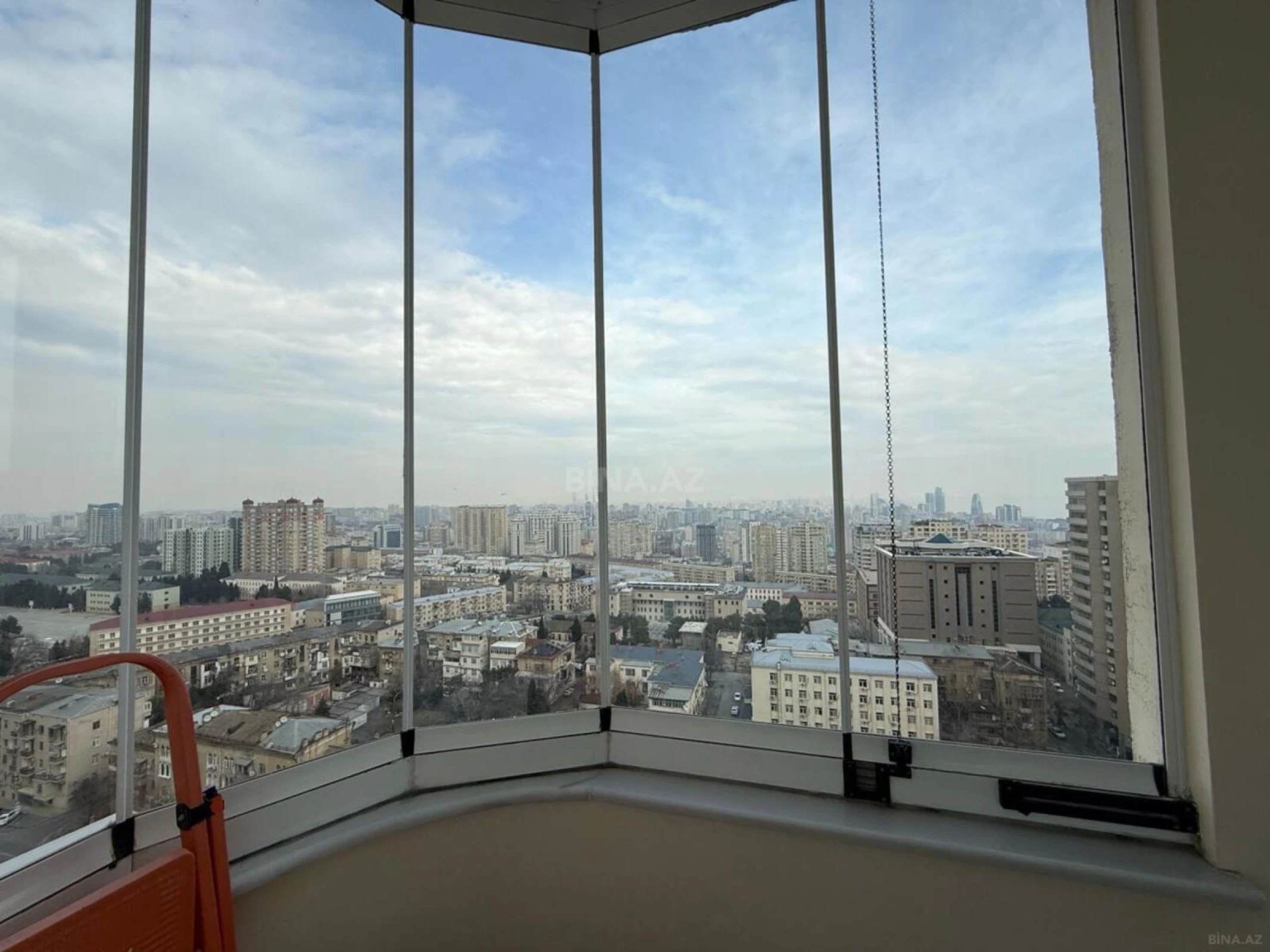 Kirayə verilir 4 otaqlı mənzil 150 m²