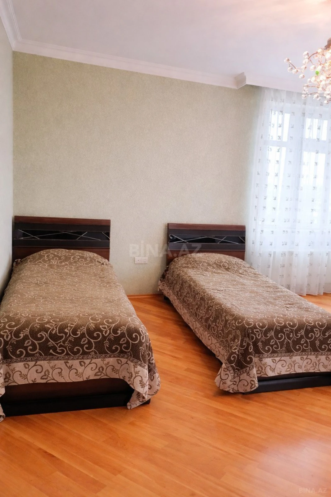 Satılır 3 otaqlı mənzil 135 m²
