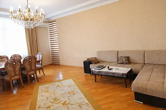 Satılır 3 otaqlı mənzil 135 m²