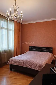 Satılır 3 otaqlı mənzil 135 m²