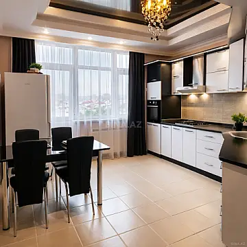 Satılır 3 otaqlı mənzil 135 m²