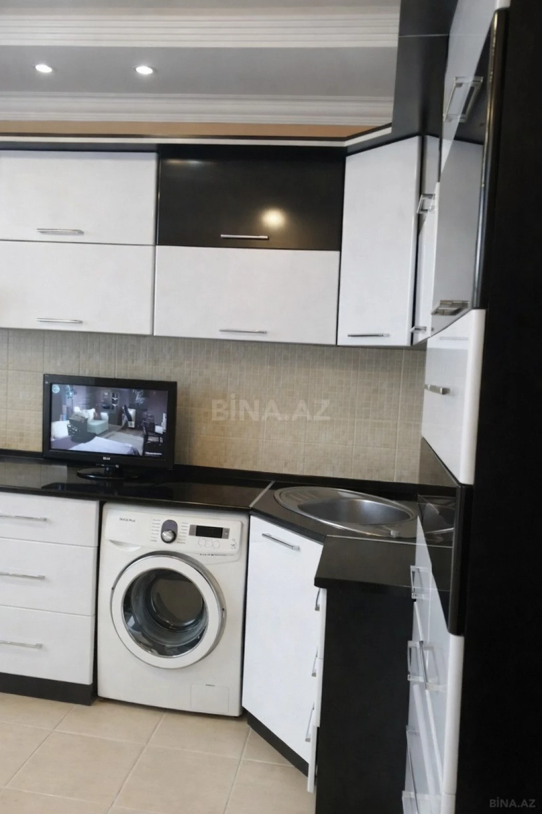 Satılır 3 otaqlı mənzil 135 m²