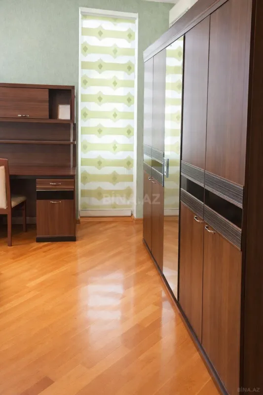 Satılır 3 otaqlı mənzil 135 m²