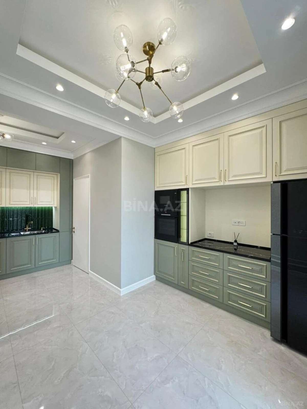 Satılır 4 otaqlı mənzil 170 m²