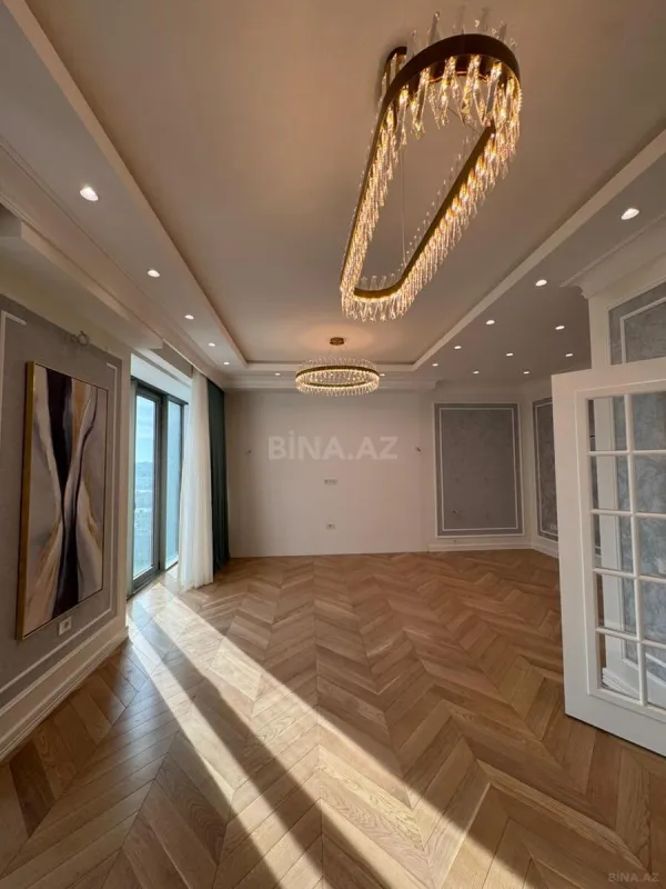 Satılır 4 otaqlı mənzil 170 m²
