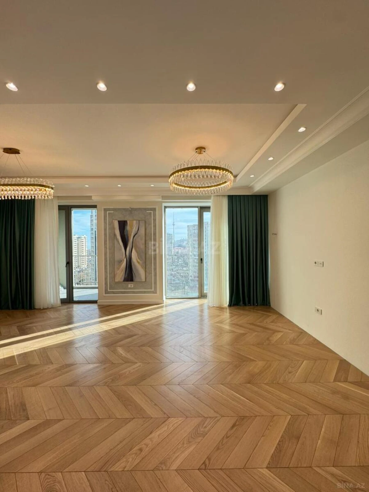 Satılır 4 otaqlı mənzil 170 m²
