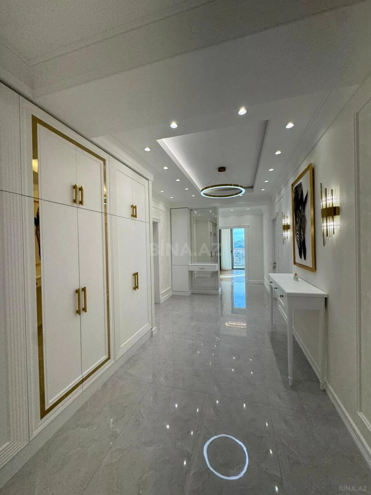 Satılır 4 otaqlı mənzil 170 m²