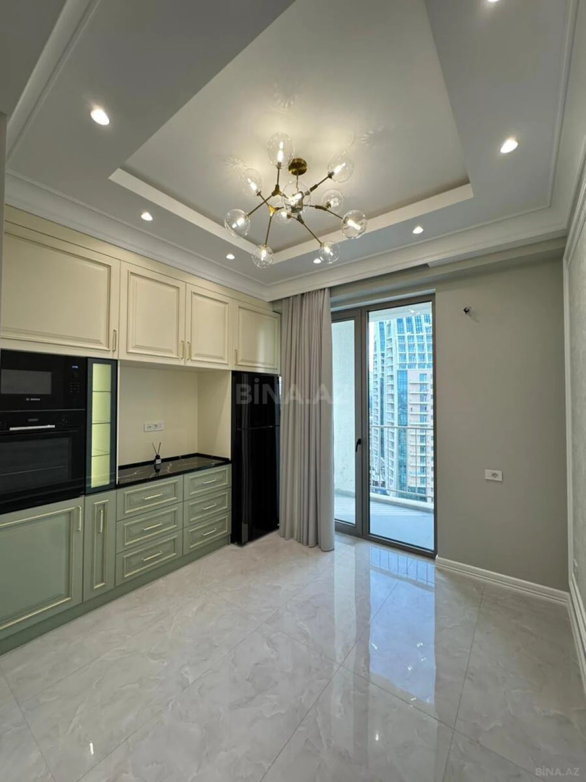 Satılır 4 otaqlı mənzil 170 m²