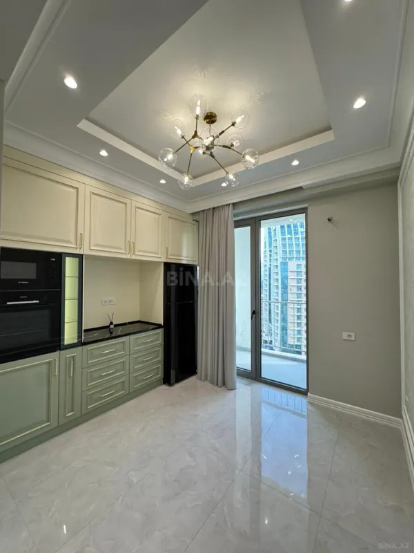 Satılır 4 otaqlı mənzil 170 m²