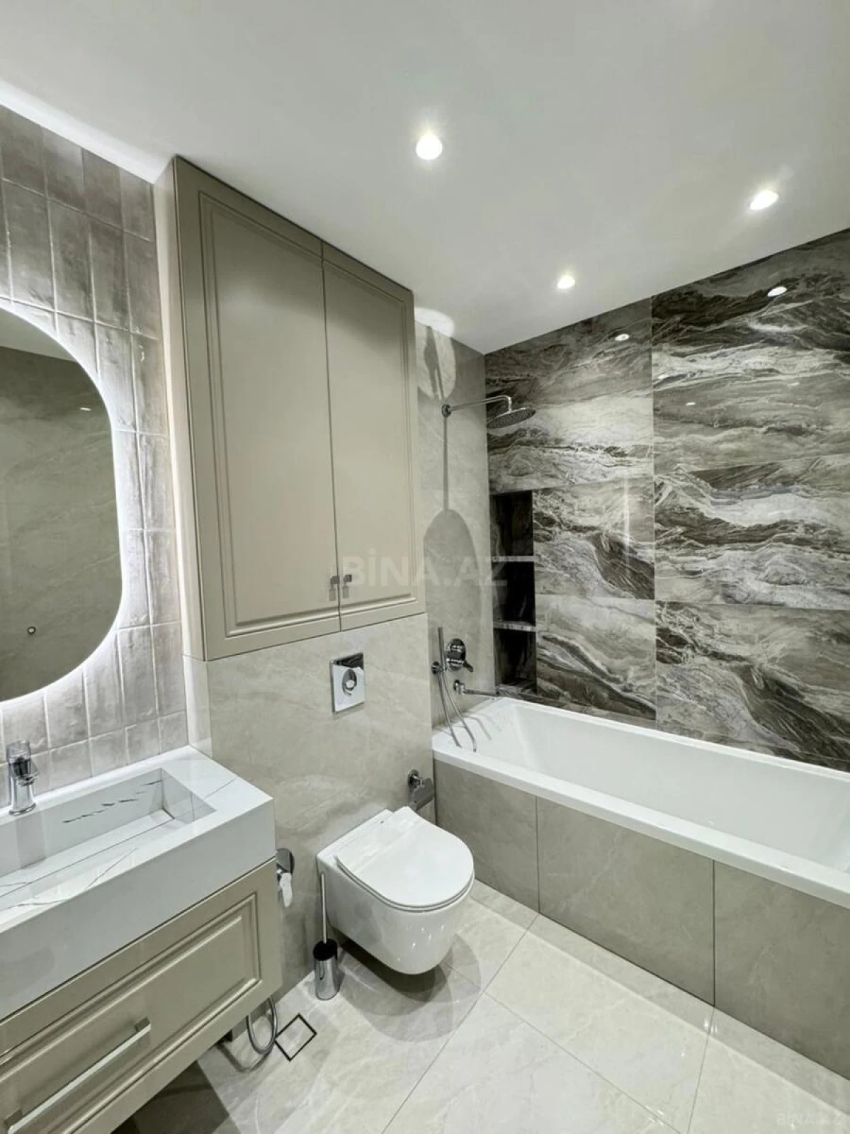 Satılır 4 otaqlı mənzil 170 m²