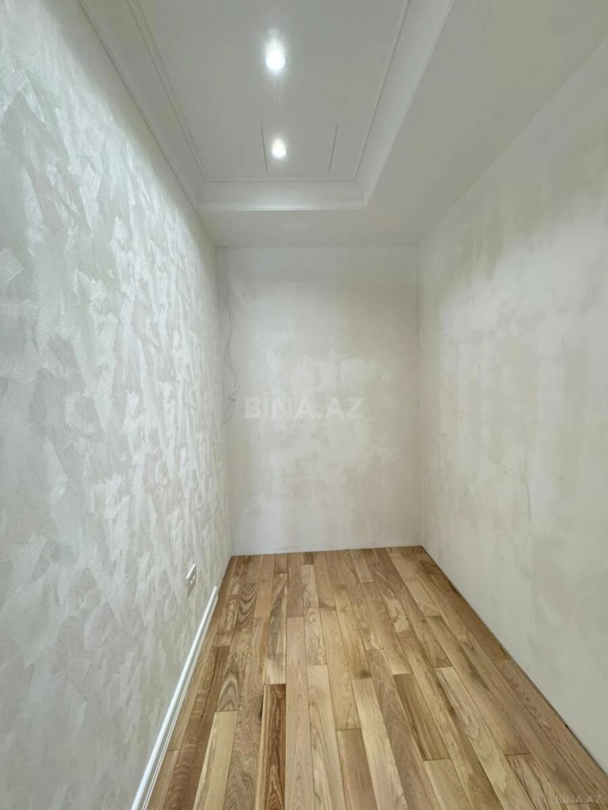 Satılır 4 otaqlı mənzil 170 m²