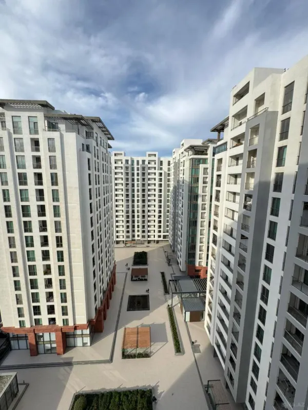 Satılır 4 otaqlı mənzil 170 m²