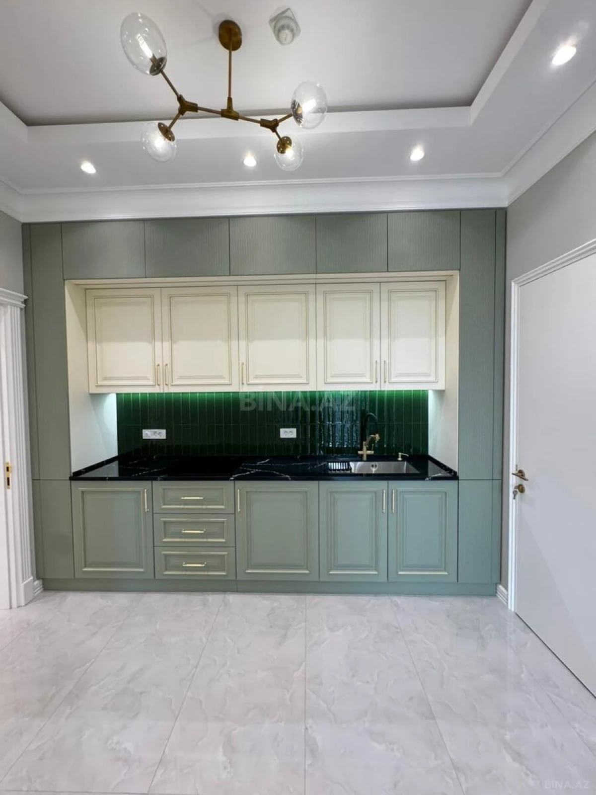 Satılır 4 otaqlı mənzil 170 m²