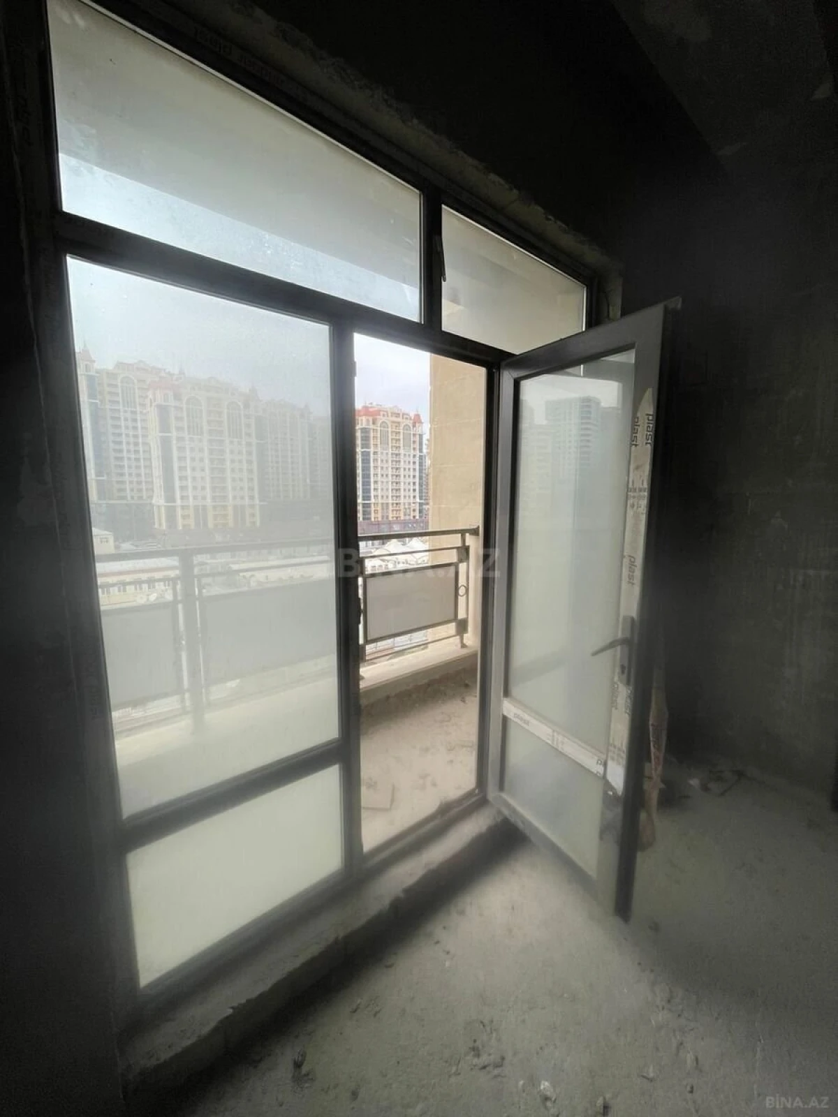 Satılır 2 otaqlı mənzil 95 m²