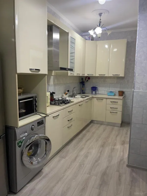Satılır 2 otaqlı mənzil 74 m²