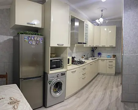 Satılır 2 otaqlı mənzil 74 m²