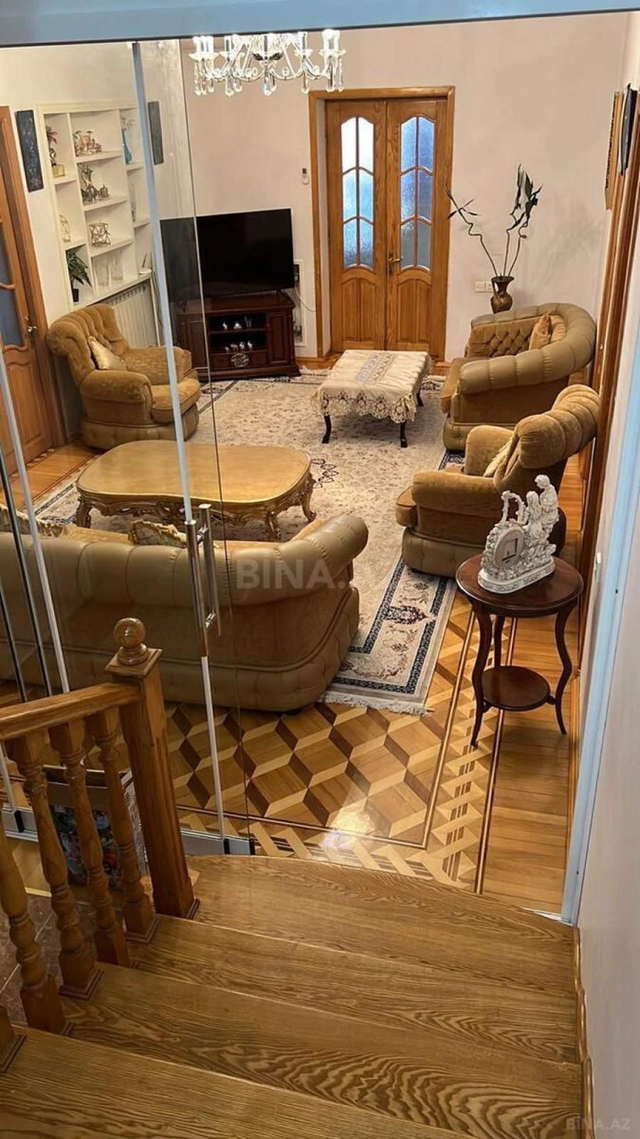 Satılır 9 otaqlı həyət evi 360 m²