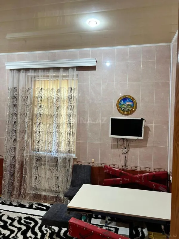 Satılır 9 otaqlı həyət evi 360 m²