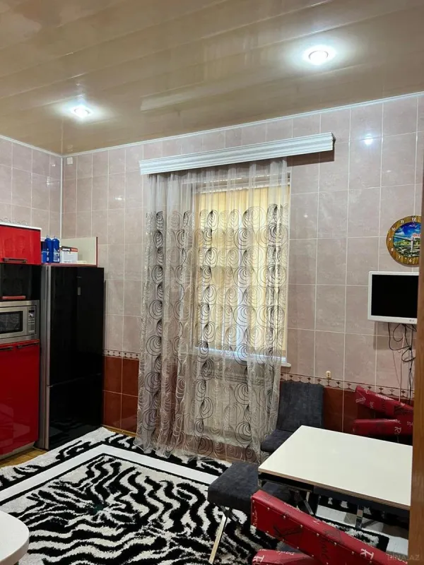 Satılır 9 otaqlı həyət evi 360 m²