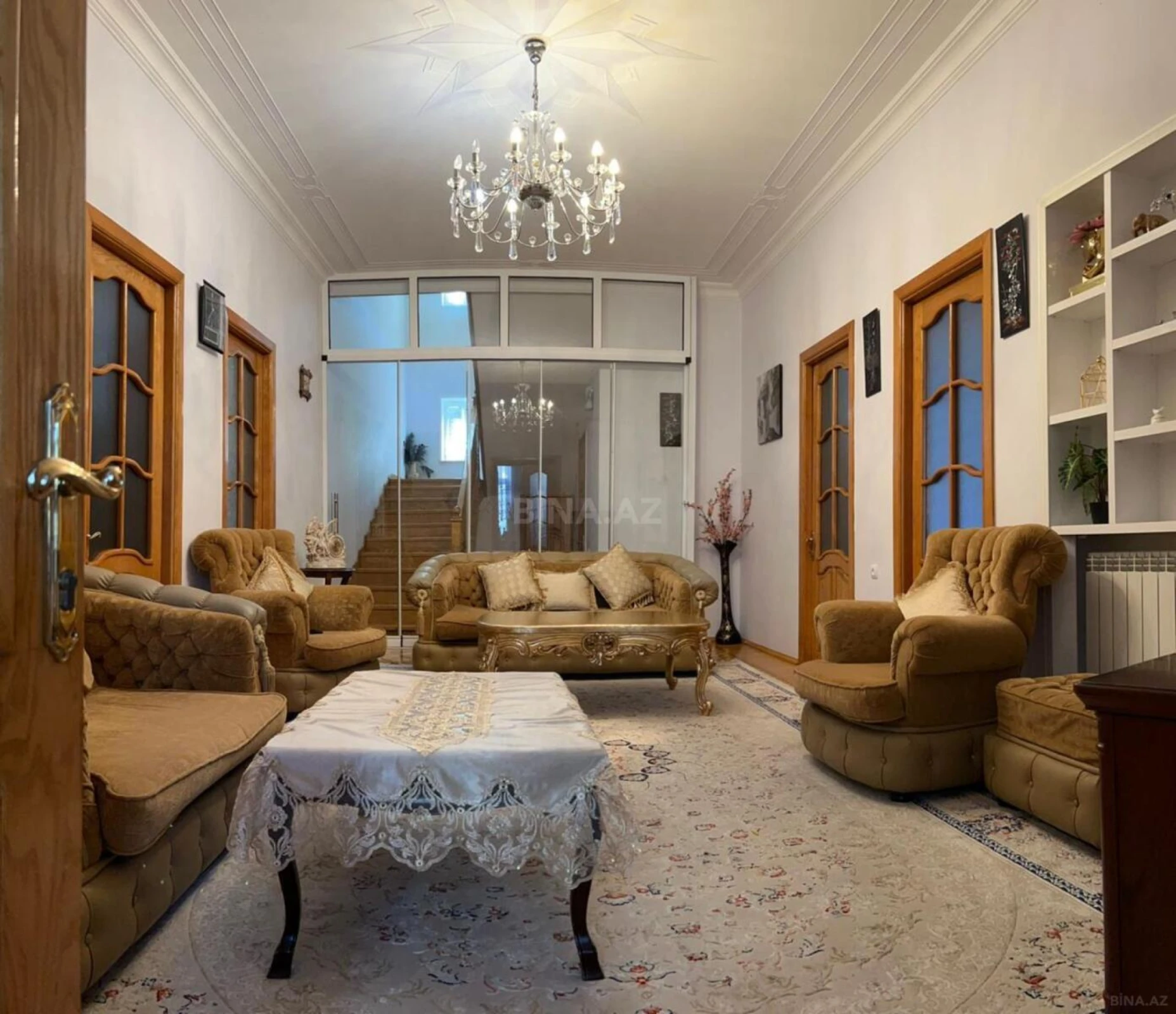 Satılır 9 otaqlı həyət evi 360 m²