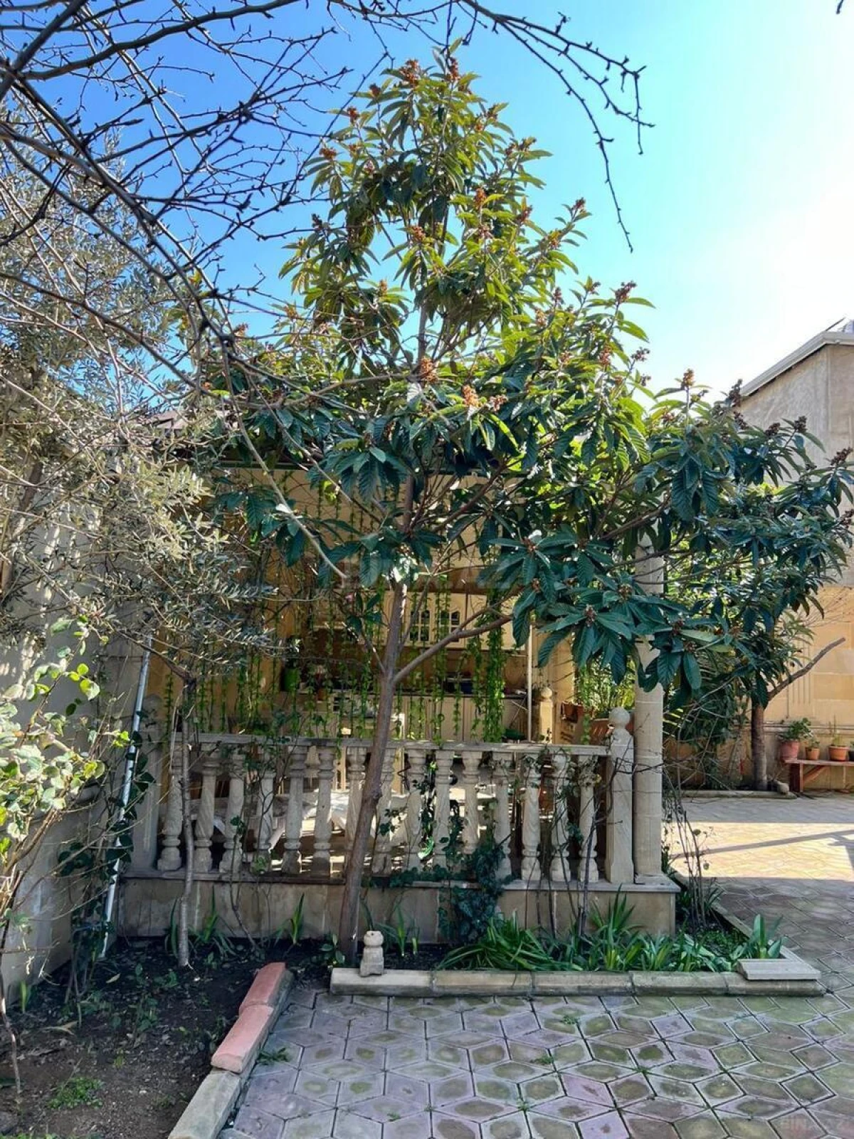 Satılır 9 otaqlı həyət evi 360 m²