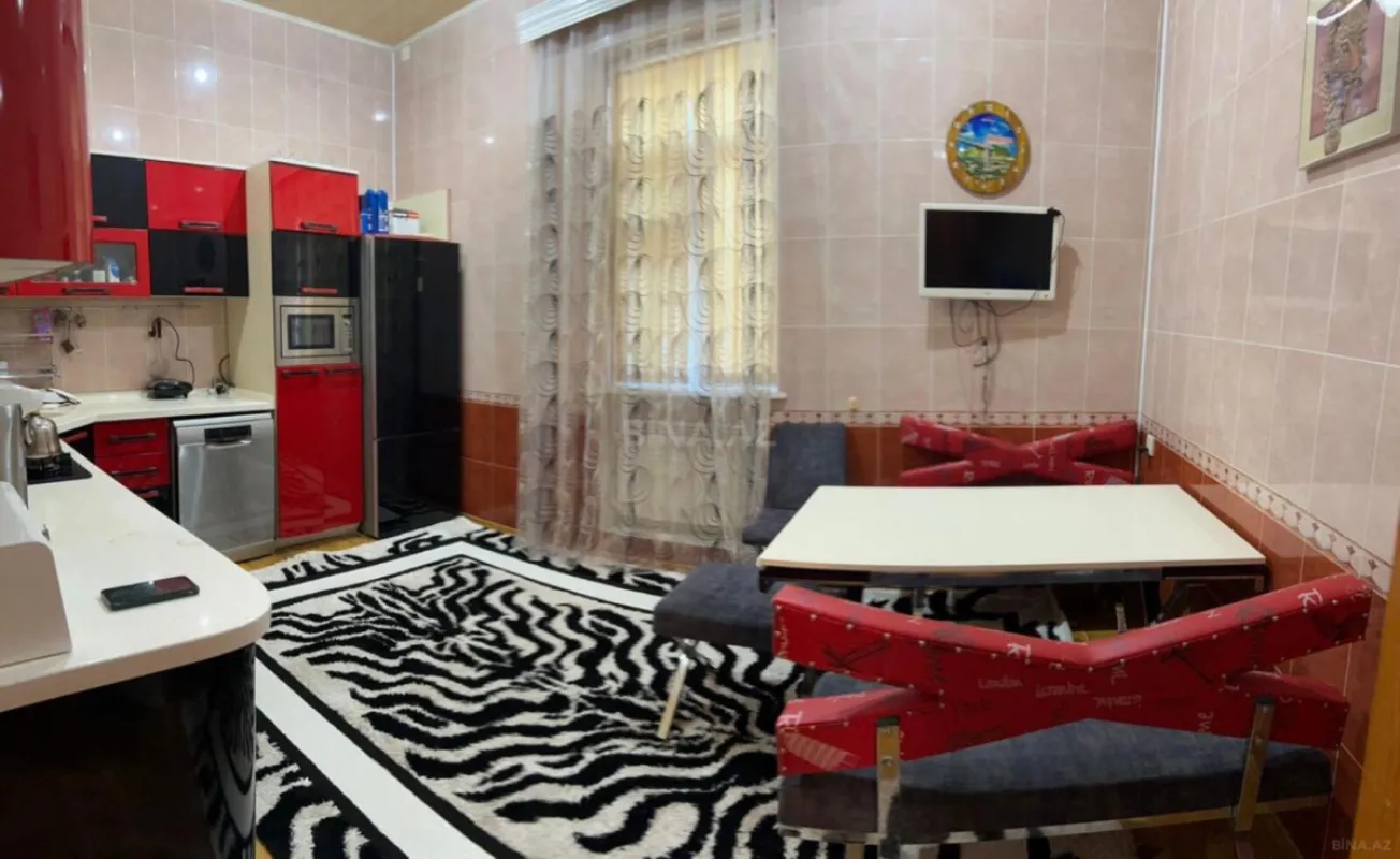 Satılır 9 otaqlı həyət evi 360 m²