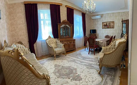 Satılır 9 otaqlı həyət evi 360 m²