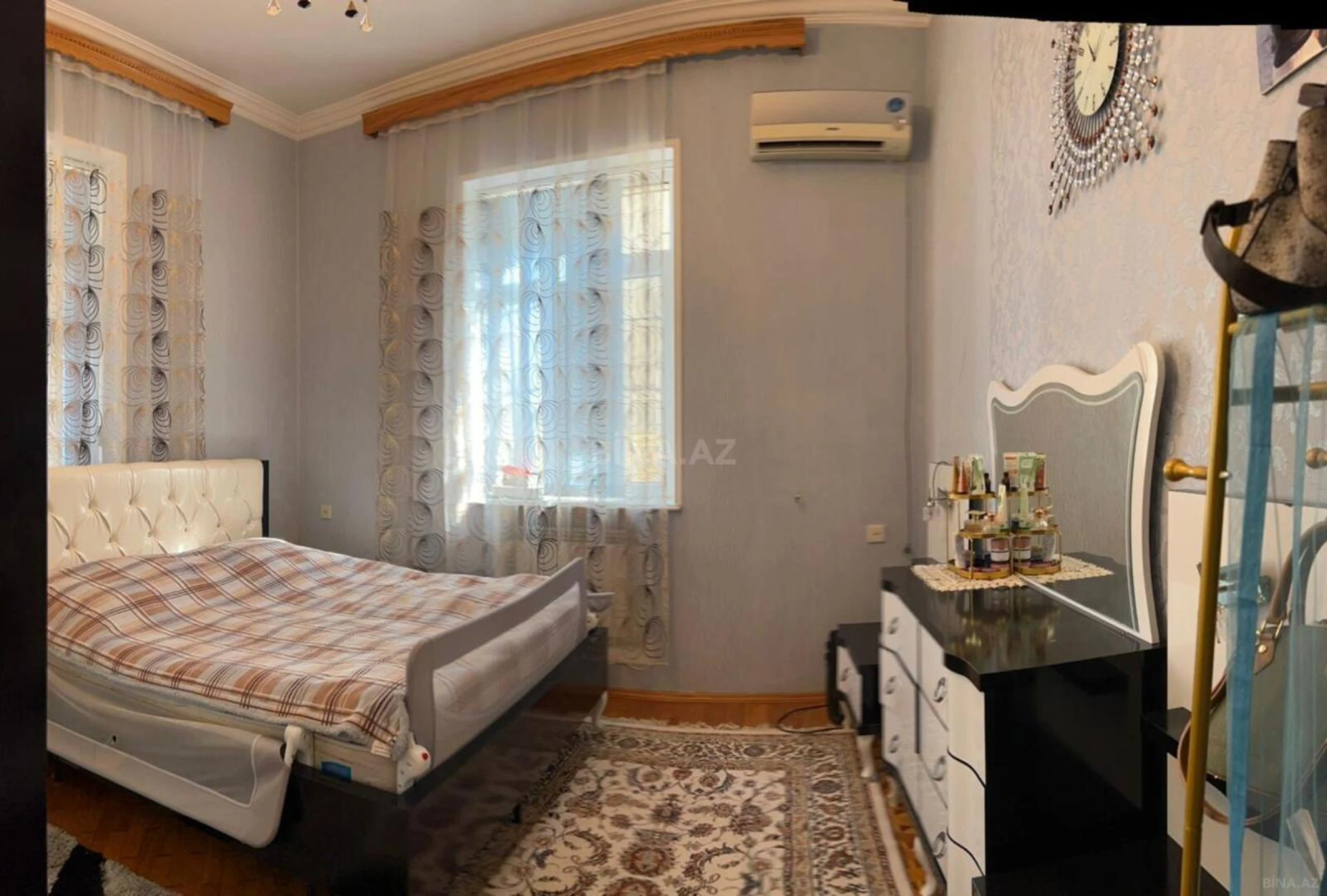 Satılır 9 otaqlı həyət evi 360 m²