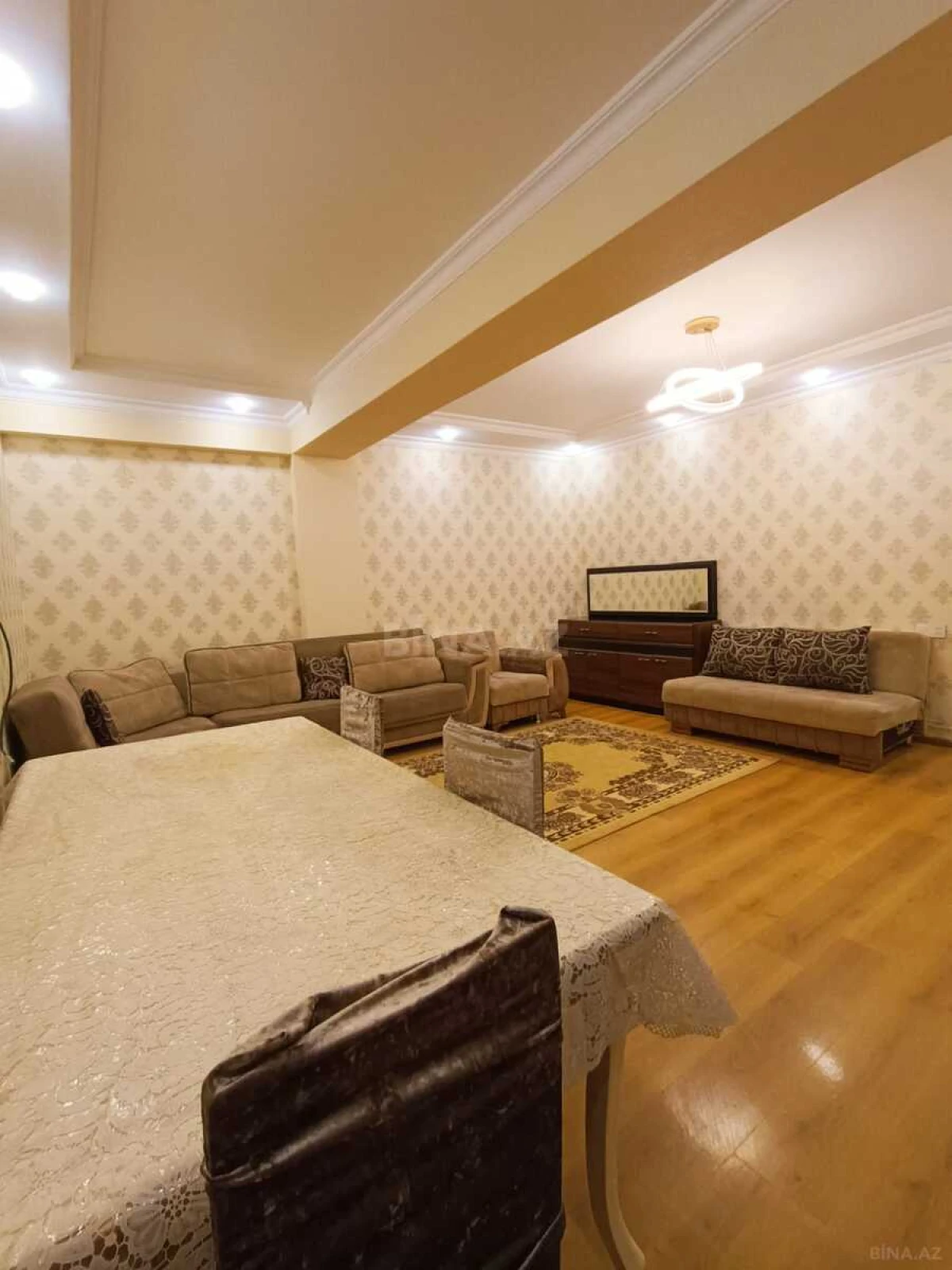 Kirayə verilir 2 otaqlı mənzil 80 m²