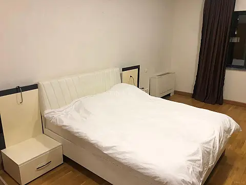 Kirayə verilir 4 otaqlı mənzil 220 m²